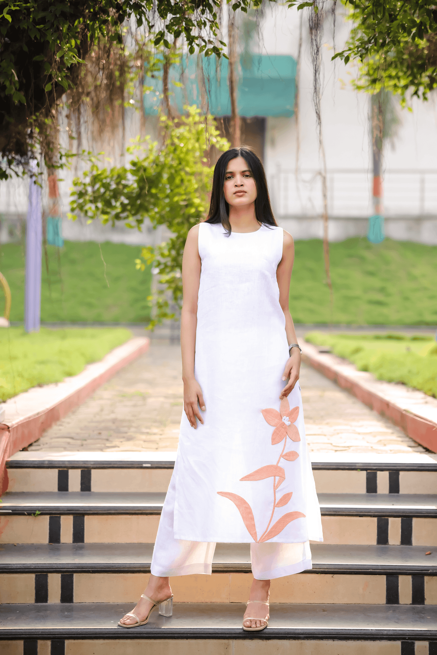 Elegant White Kurta with Pink and Green Leaf Pattern - Kaapad