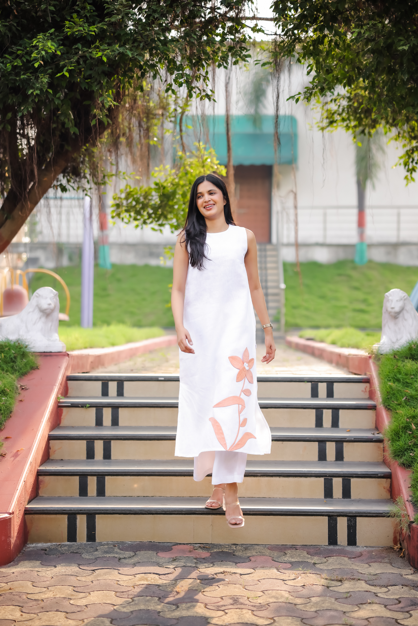 Elegant White Kurta with Pink and Green Leaf Pattern - Kaapad